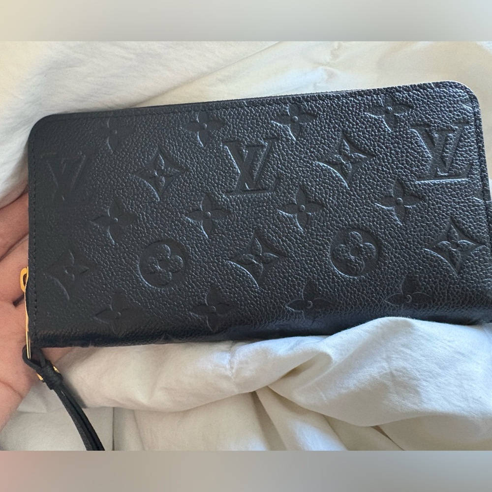 Louis Vuitton Black Zippy Wallet